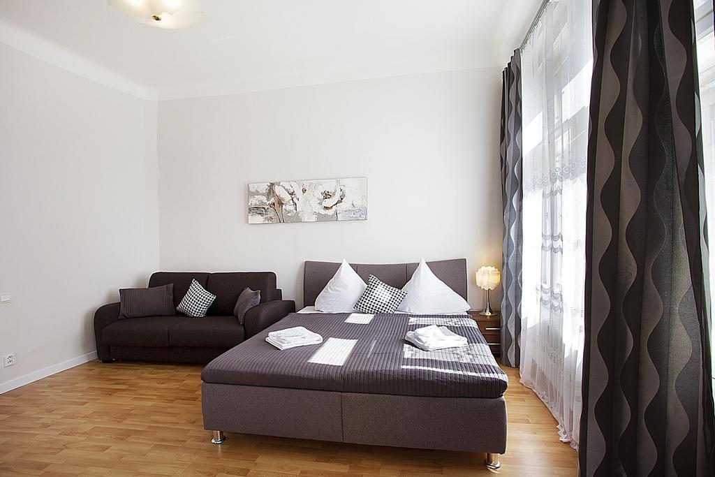 Spacious Ruterra 3bdr Flat Appartamento Praga